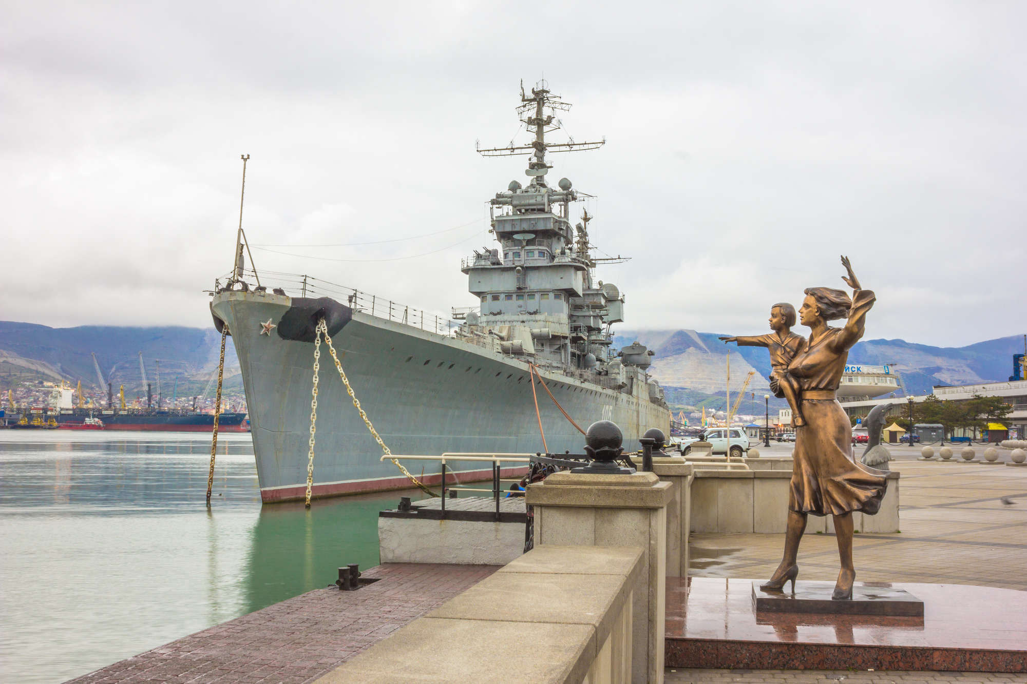 Новороссийск достопримечательности за 1 день. Памятник затопленным кораблям в новороссийске. Море новороссийск novorossiysk достопримечательности. Современный новороссийск достопримечательности. Достопримечат новороссийск.