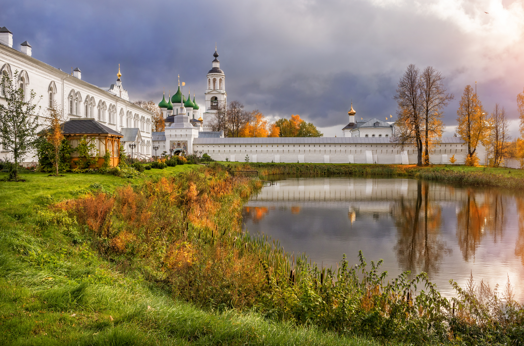 Монастырь в Ярославле