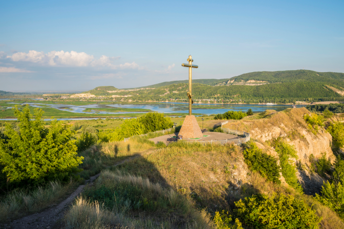Крест на кургане
