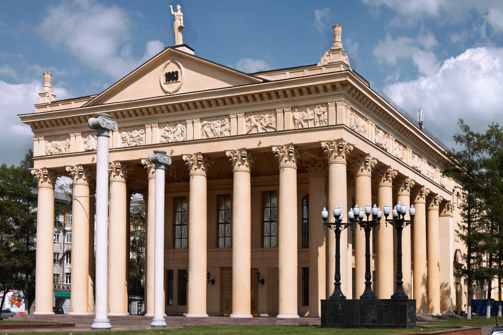 Здание театра